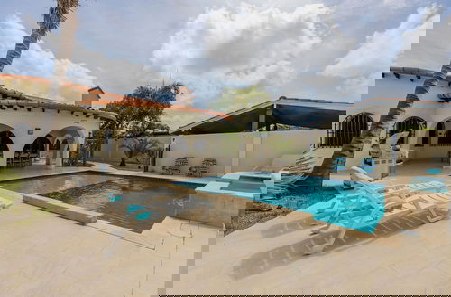 Foto 28 - Beautiful 4BR 3BA Villa w Private Pool Jacuzzi