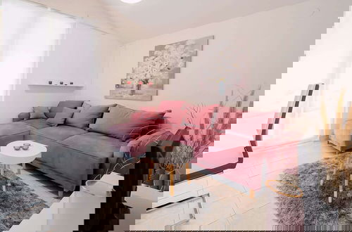 Photo 12 - Adorable Apartment With Swimming Pool and Terrace