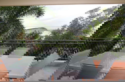 Photo 6 - Zen Bridgeport Waterfront Balcony Dining - Pool