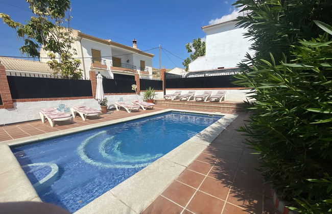 Lovely 10-bed Villa With Private Pool & Garden - Foto 1