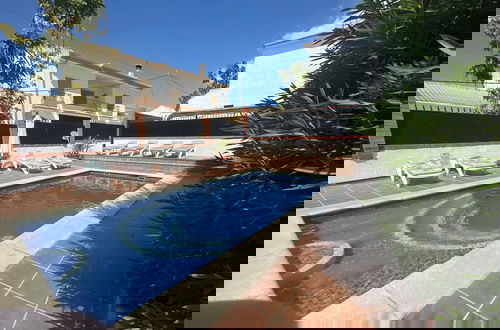 Foto 23 - Lovely 10 bed Villa With Private Pool and Garden