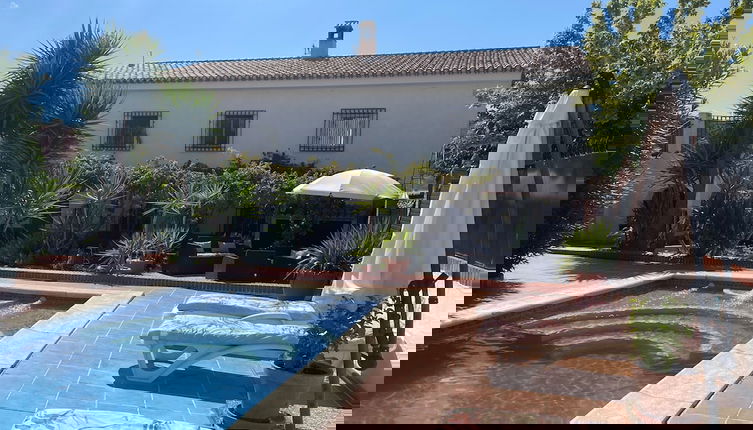 Foto 1 - Lovely 10 bed Villa With Private Pool and Garden