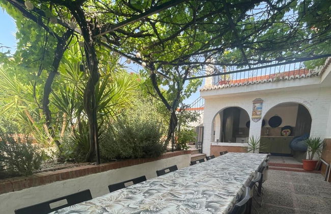 Lovely 10-bed Villa With Private Pool & Garden - Foto 41
