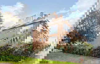 Foto 1 - Cozy Apartment Near the Dike and Center