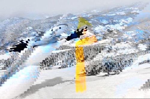 Photo 11 - Inviting Chalet on the ski Slopes