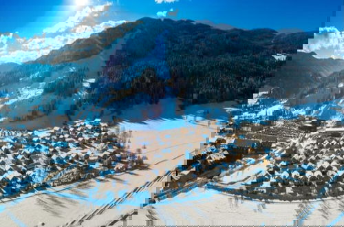 Photo 10 - Inviting Chalet on the ski Slopes