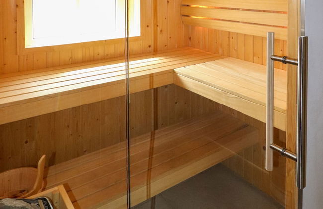 Luxury Villa with Sauna & Hot Tub at Lake - Foto 16