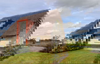 Foto 1 - Luxury Villa with Sauna & Hot Tub at Lake
