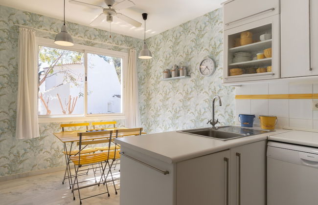 Lunamar in Marbella With 4 Bedrooms and 3 Bathrooms - Photo 11