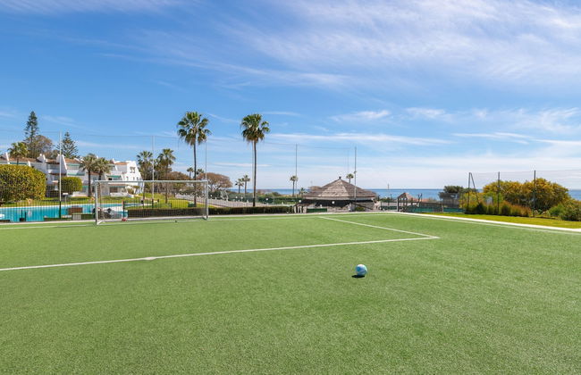 Lunamar in Marbella With 4 Bedrooms and 3 Bathrooms - Photo 2