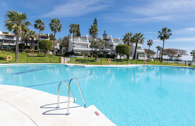 Lunamar in Marbella With 4 Bedrooms and 3 Bathrooms - Photo 1