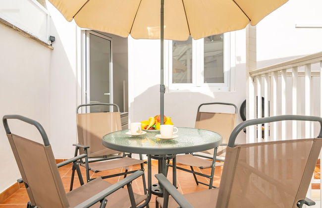 Centric in Palma With 3 Bedrooms and 1 Bathrooms - Photo 2