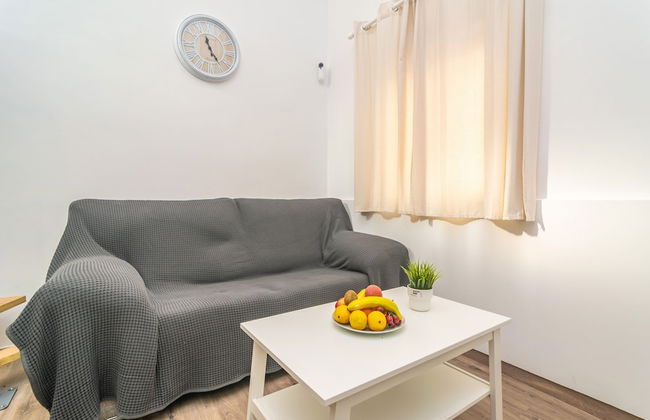 Centric in Palma With 3 Bedrooms and 1 Bathrooms - Photo 4