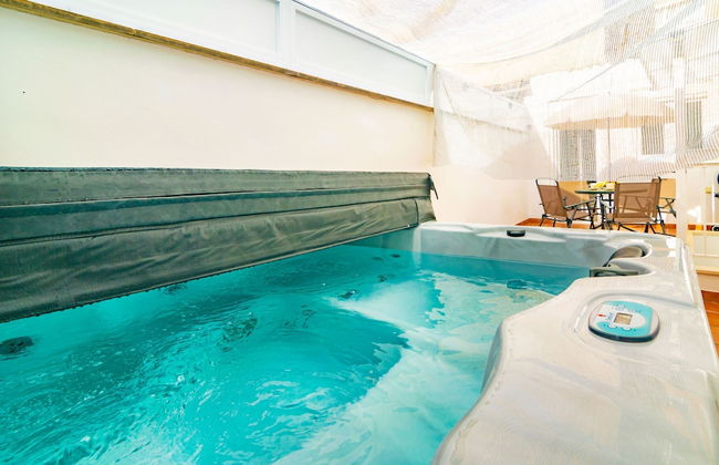 Centric in Palma With 3 Bedrooms and 1 Bathrooms - Photo 1