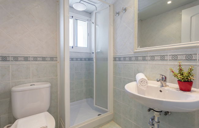 Sunstay Luxe Flat III Playamar Torremolinos - Photo 17