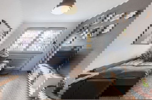 Foto 5 - Modern Apartment With 2 Living Rooms