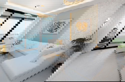 Foto 1 - Address JBR Elegant 2BR w Beach Access