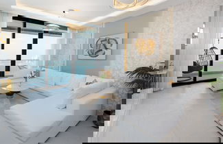 Foto 1 - Address JBR Elegant 2BR w Beach Access