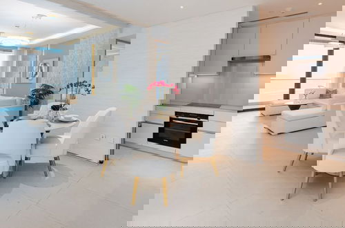 Foto 9 - Address JBR Elegant 2BR w Beach Access