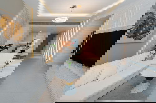 Foto 5 - Address JBR Elegant 2BR w Beach Access