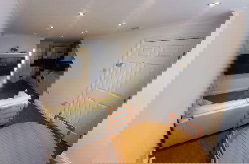 Foto 7 - Romford Retreat - Stylish Apartment Stay