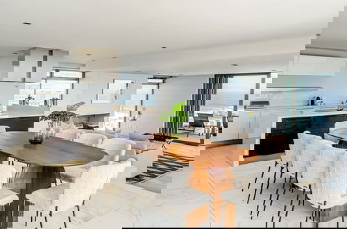 Foto 3 - Admire the Panoramic Views at Blue Ocean Penthouse