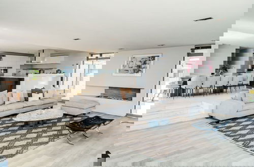 Foto 2 - Admire the Panoramic Views at Blue Ocean Penthouse