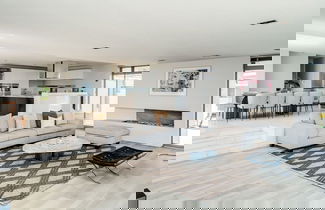 Foto 2 - Admire the Panoramic Views at Blue Ocean Penthouse