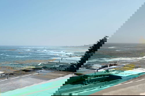 Foto 4 - Admire the Panoramic Views at Blue Ocean Penthouse