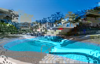 Foto 2 - Seaside Haven Stylish Condo 3 Pools New Rental