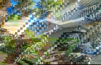 Foto 3 - Seaside Haven Stylish Condo 3 Pools New Rental