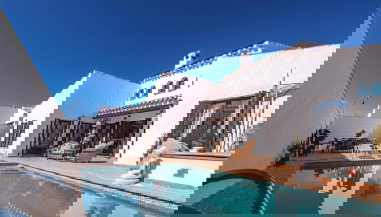 Photo 1 - Luxury Villa With Private Pool