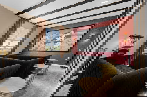 Foto 4 - Upstay - Theme Rooms Pool Spa Theatre Arcade