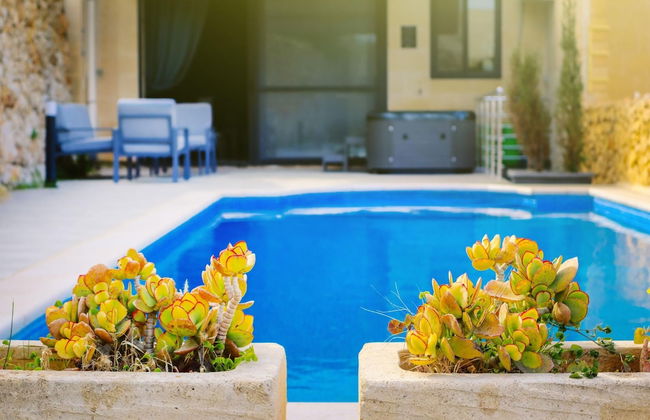 Siku Gozitan House With Pool hot tub - Photo 7