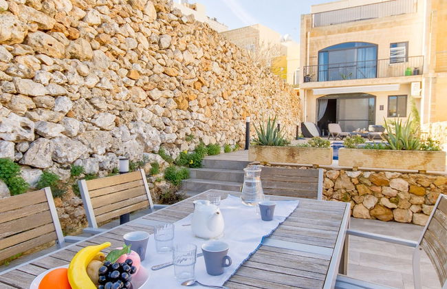 Siku Gozitan House With Pool hot tub - Photo 27