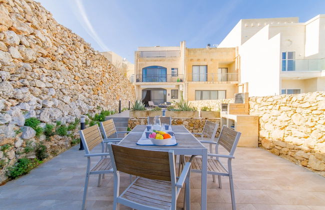 Siku Gozitan House With Pool hot tub - Photo 60