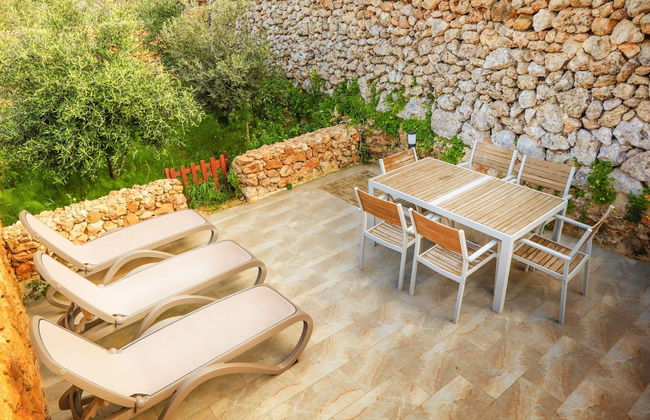 Siku Gozitan House With Pool hot tub - Photo 9
