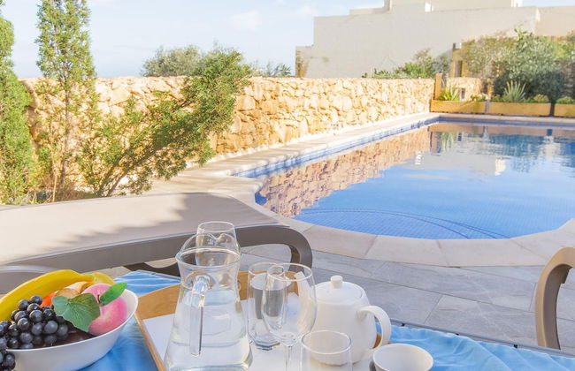 Siku Gozitan House With Pool hot tub - Photo 22