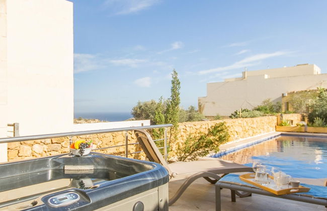 Siku Gozitan House With Pool hot tub - Photo 26