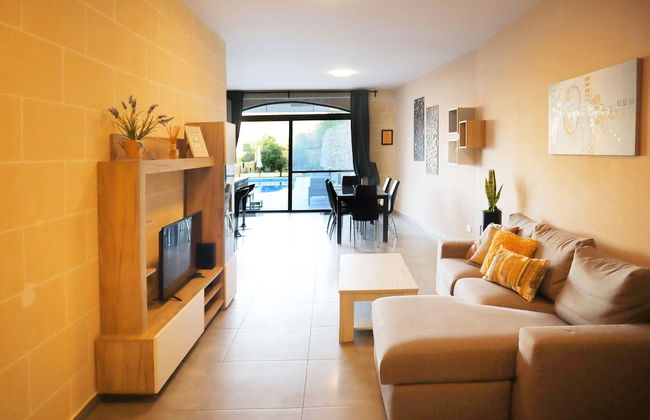 Siku Gozitan House With Pool hot tub - Photo 11