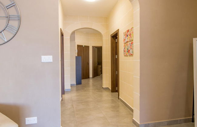 Siku Gozitan House With Pool hot tub - Photo 36