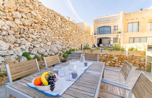 Siku Gozitan House With Pool hot tub - Photo 61