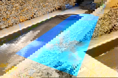 Foto 1 - Siku Gozitan House With Pool hot tub