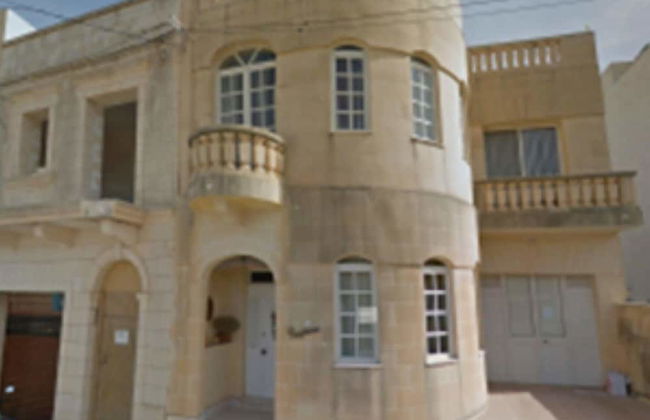 Siku Gozitan House With Pool hot tub - Photo 8