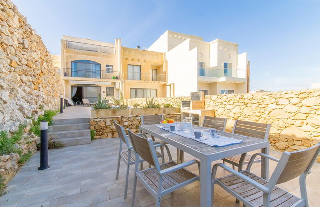 Siku Gozitan House With Pool hot tub - Photo 58