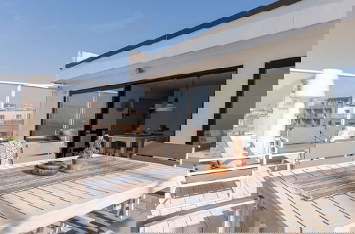 Foto 13 - Penthouse With 2 Terraces and Magnificent sea View
