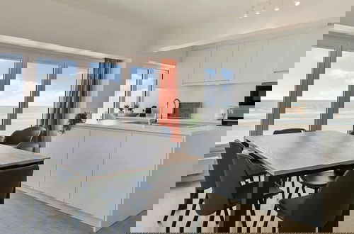 Foto 18 - Majestic Apartment With Breathtaking Sea View