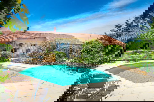 Foto 51 - Holiday Home in Saint-laurent-de-la-salle With Pool