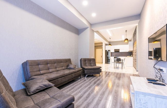 Apartment on Saakadze Square - Photo 1