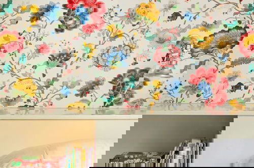 Foto 4 - Colorful Holiday Home in Baarlo Near Boating With Hot Tub